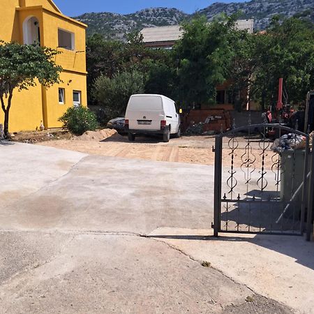 Apartments Mara Bela Karlobag Zewnętrze zdjęcie