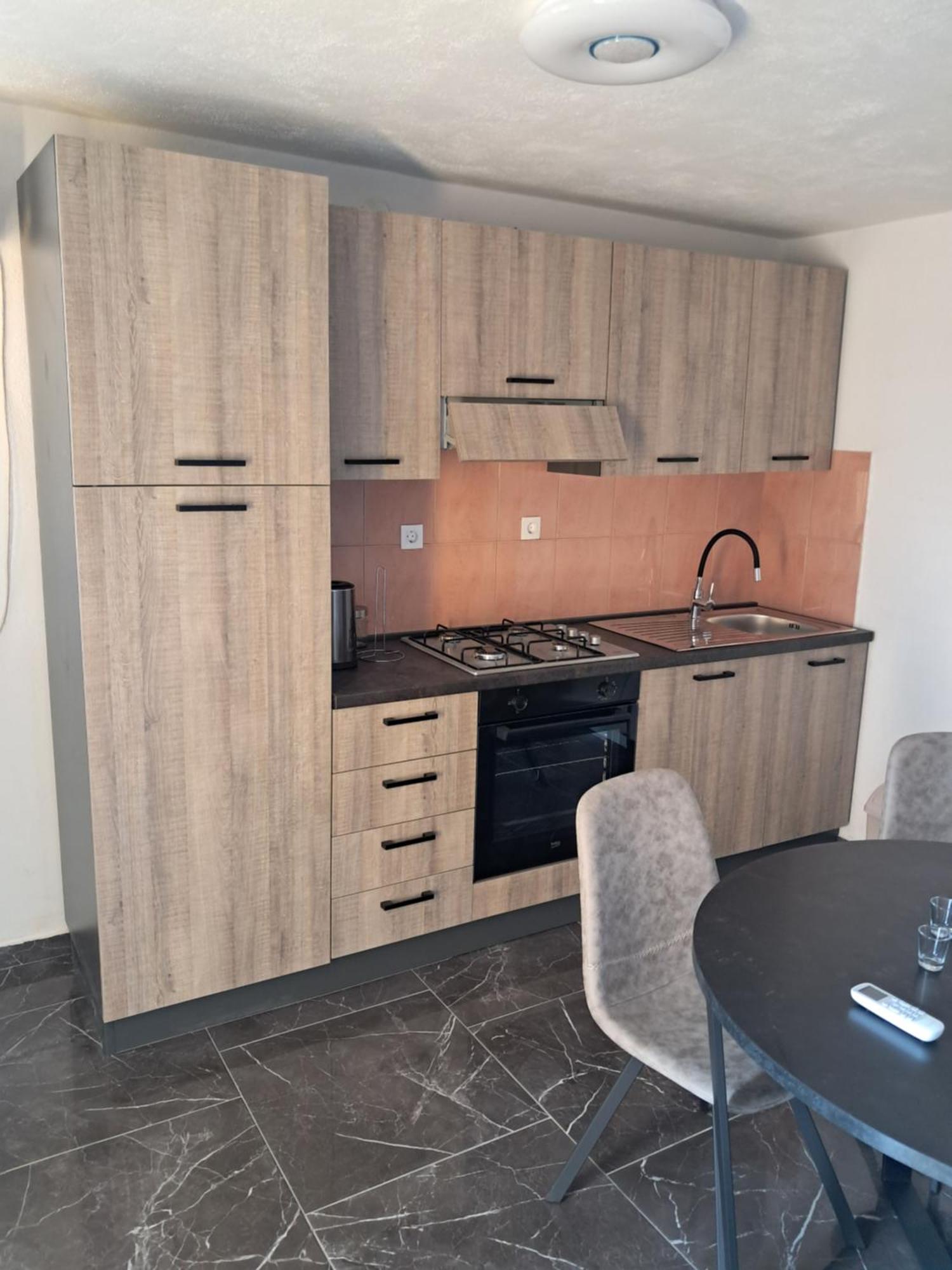 Apartments Mara Bela Karlobag Zewnętrze zdjęcie