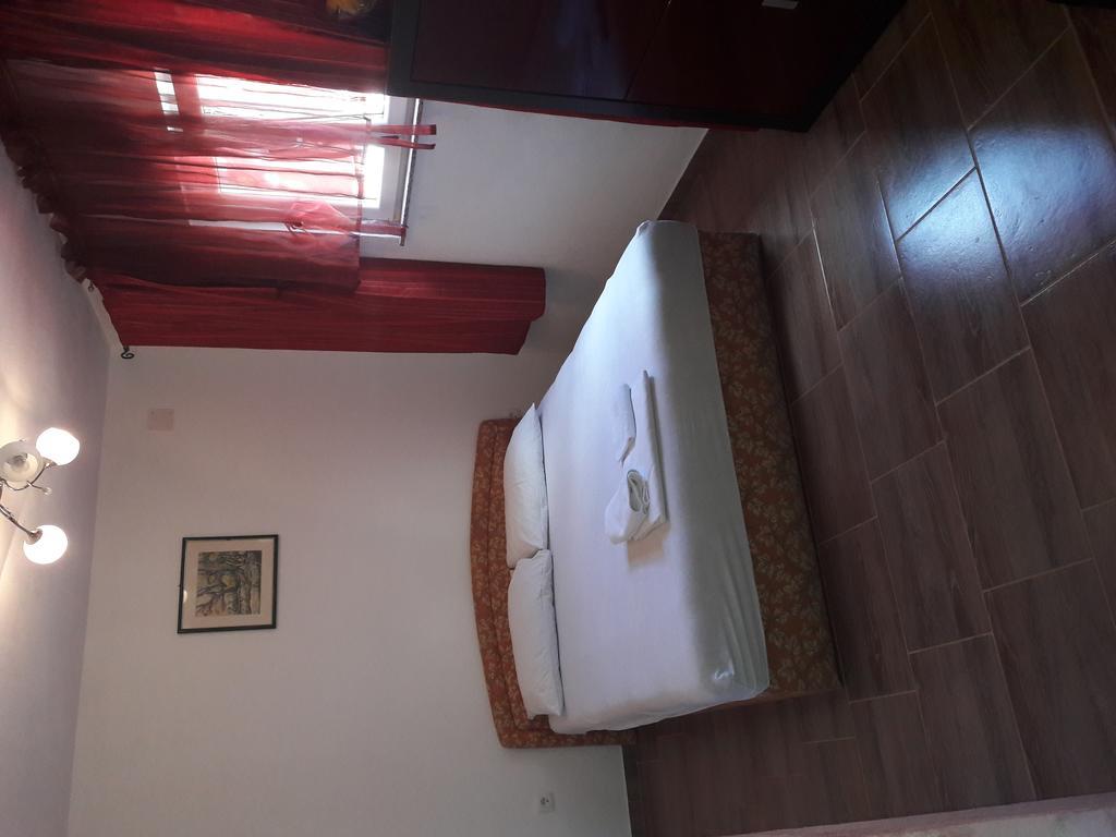 Apartments Mara Bela Karlobag Zewnętrze zdjęcie